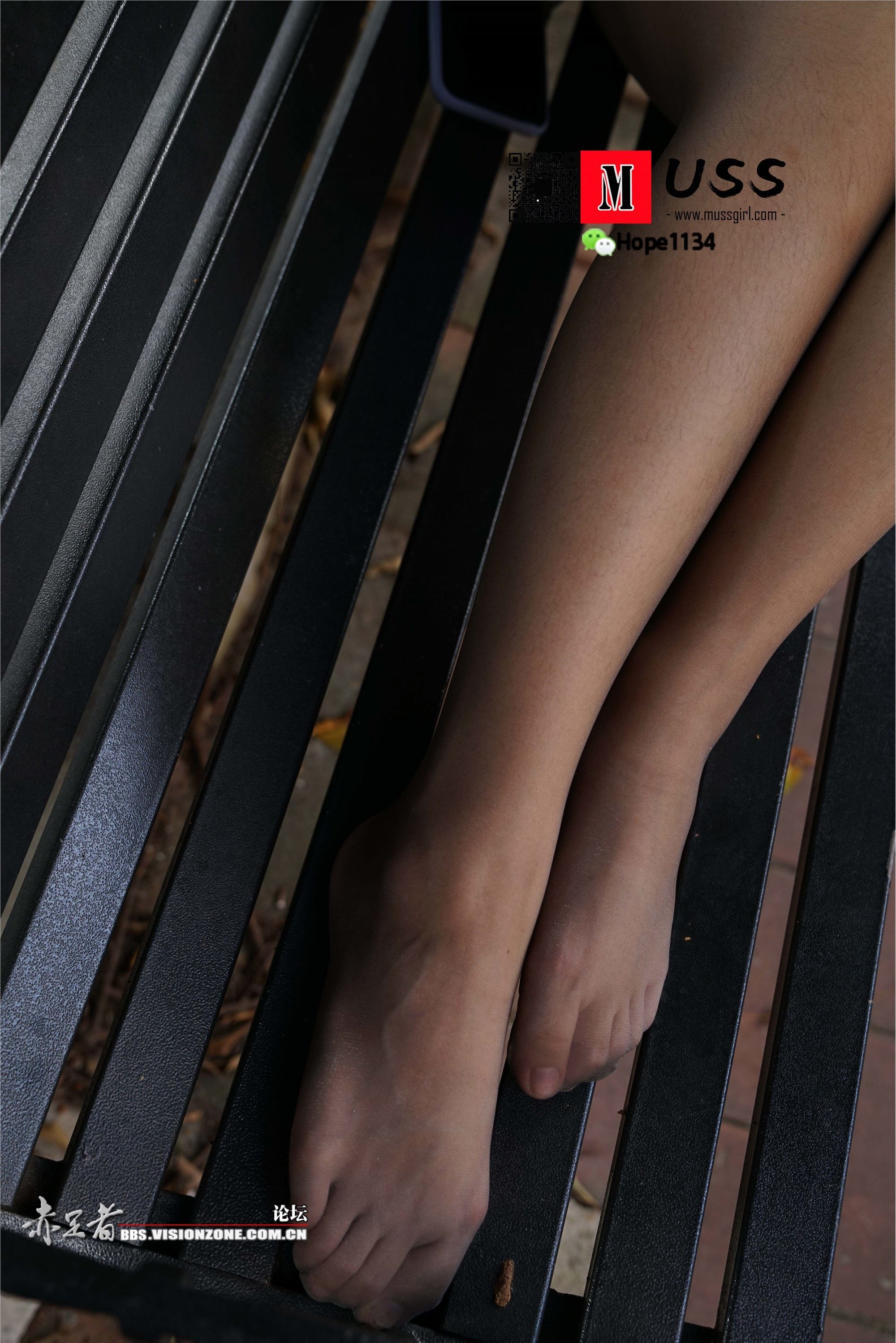 MussGirl慕丝女郎  NO.072 蒙古族舞蹈美少女嫩足灰丝公园写真